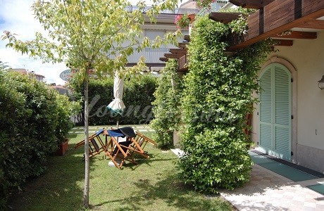 Villa Bifamiliare in vendita a Montignoso