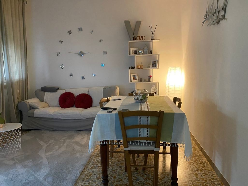 Appartamento in vendita a Camaiore, 5 locali, prezzo € 275.000 | PortaleAgenzieImmobiliari.it