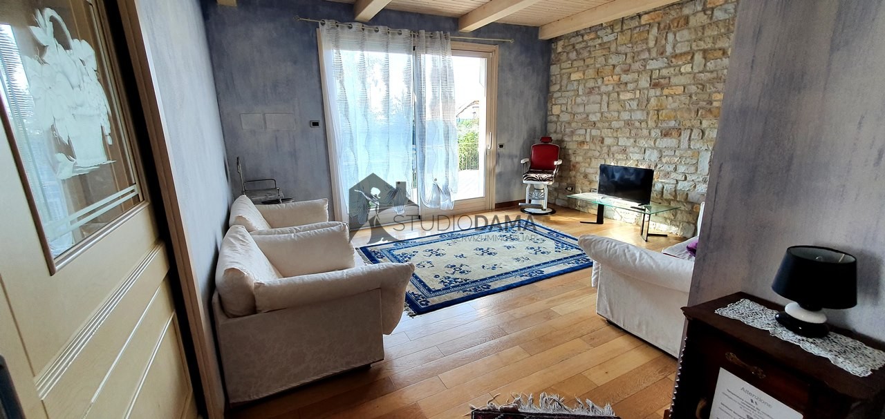 Villa Bifamiliare in vendita a Padenghe sul Garda, 4 locali, Trattative riservate | PortaleAgenzieImmobiliari.it