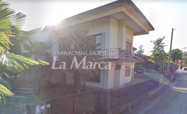 Villa Bifamiliare in vendita a Preganziol, 12 locali, zona Zona: Frescada, prezzo € 285.000 | CambioCasa.it
