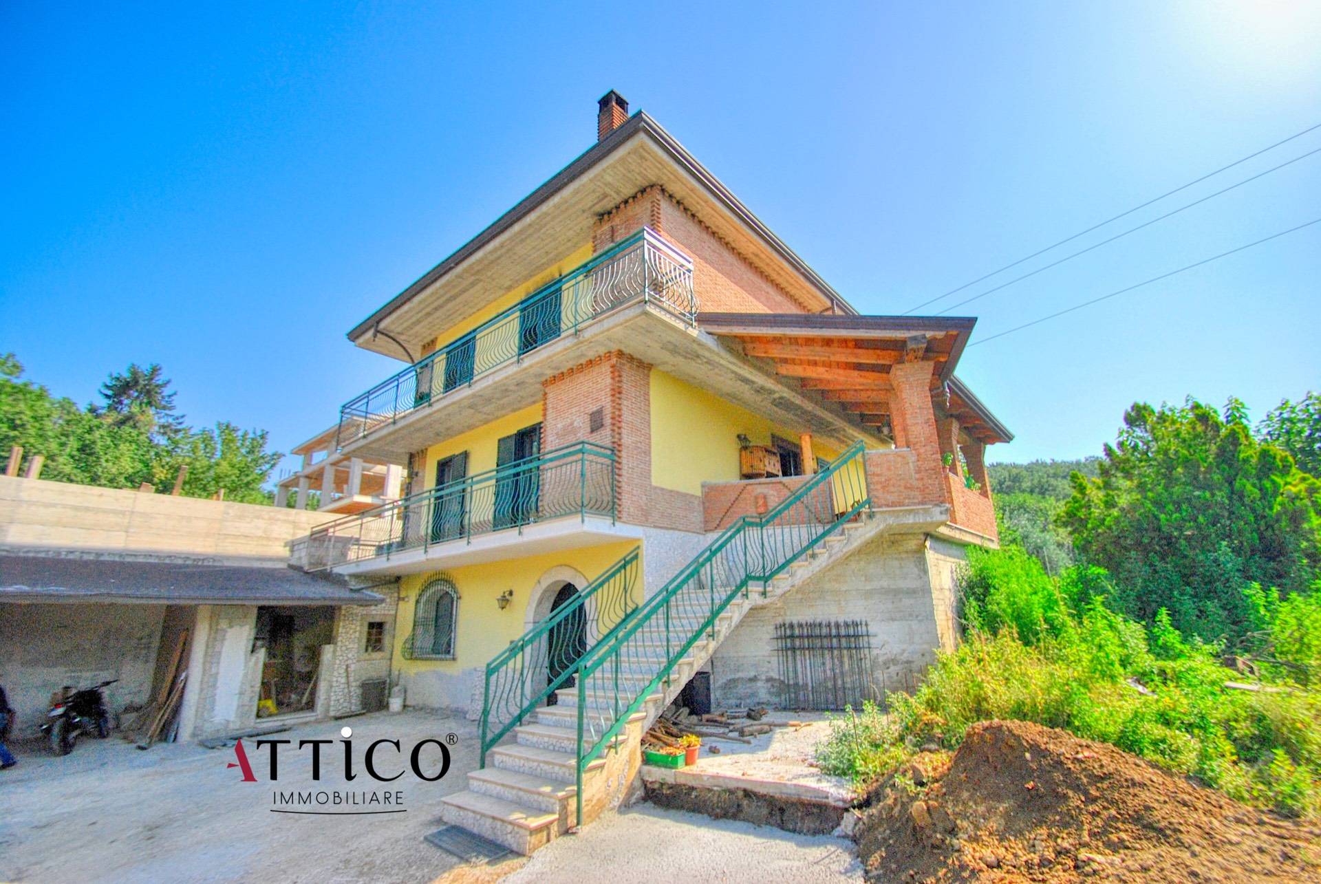 Villa in vendita a Avellino, 7 locali, prezzo € 290.000 | PortaleAgenzieImmobiliari.it