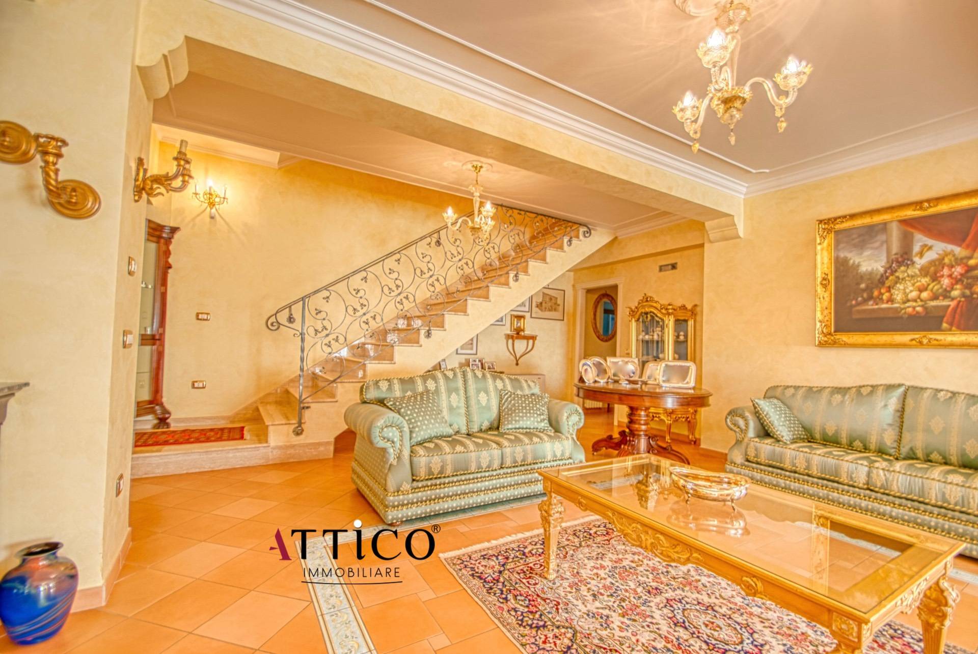 Appartamento in vendita a Avellino, 6 locali, prezzo € 550.000 | PortaleAgenzieImmobiliari.it