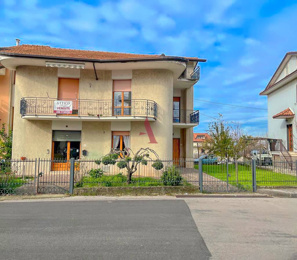 Villa Bifamiliare in vendita a Avellino, 8 locali, prezzo € 179.000 | PortaleAgenzieImmobiliari.it