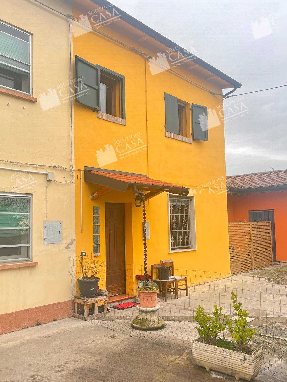 Appartamento in vendita a Cento, 4 locali, zona lacqua, prezzo € 74.000 | PortaleAgenzieImmobiliari.it