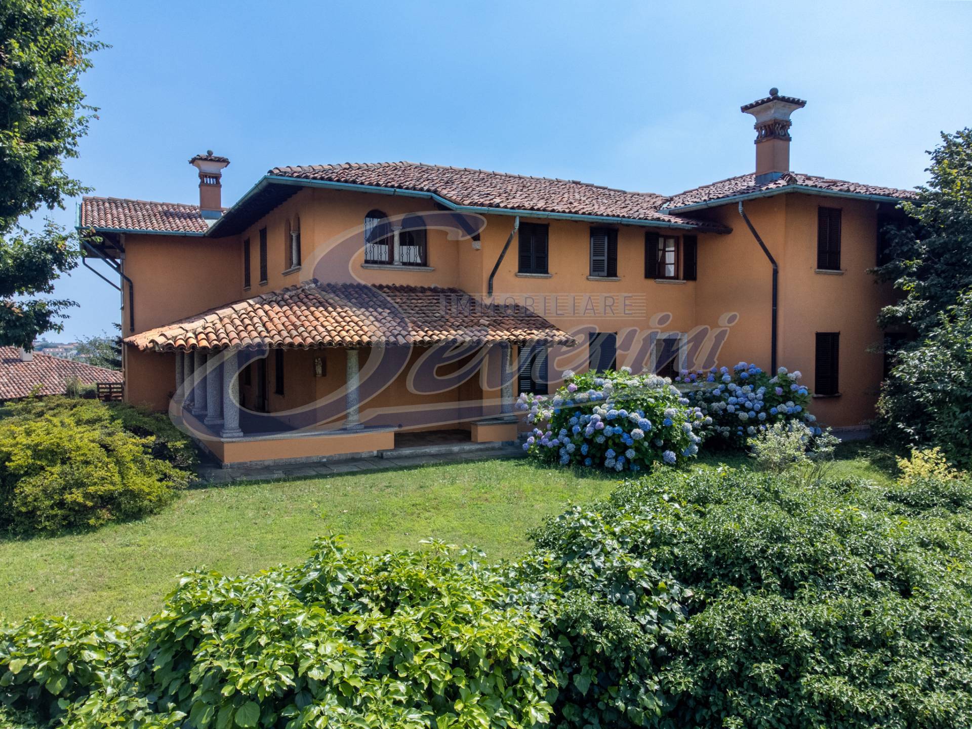 Villa in affitto a Cantù, 5 locali, prezzo € 3.000 | CambioCasa.it