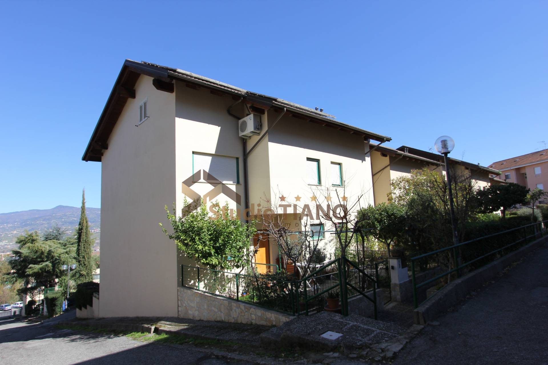 Villa a Schiera in vendita a Rende, 7 locali, zona Località: Roges-Commenda, prezzo € 205.000 | PortaleAgenzieImmobiliari.it