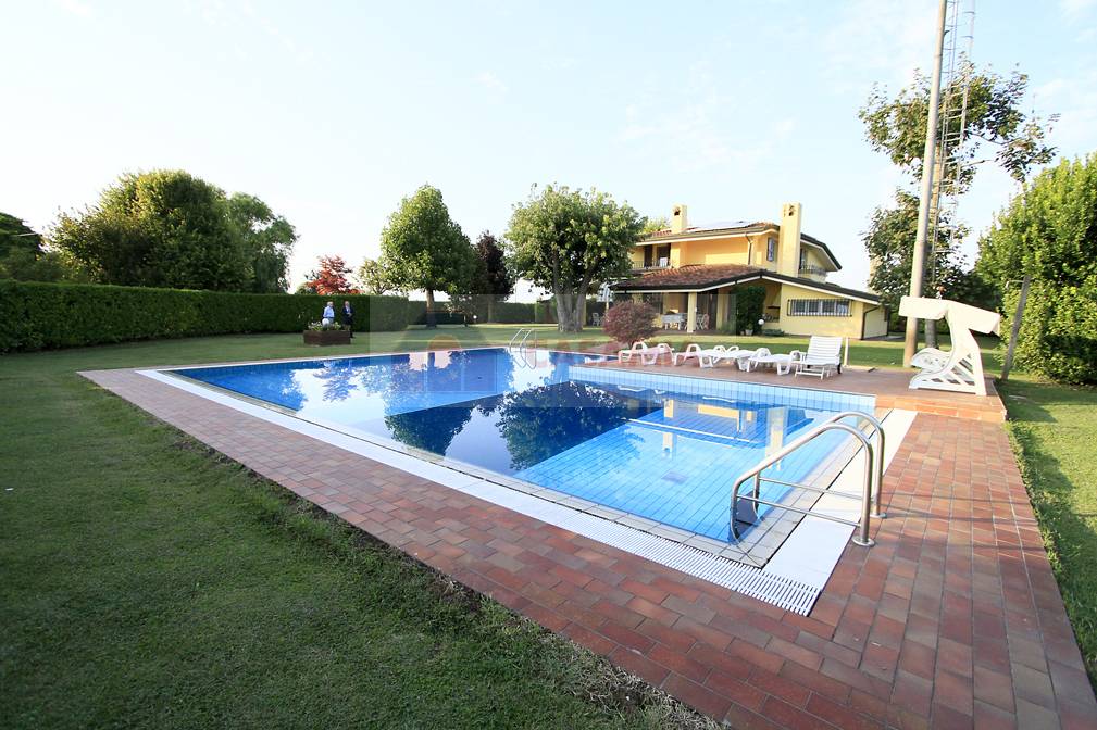 Villa in vendita a Chiarano, 13 locali, Trattative riservate | PortaleAgenzieImmobiliari.it