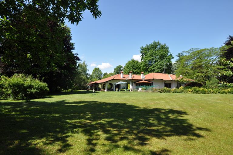 Villa in vendita a Vertemate con Minoprio, 10 locali, prezzo € 690.000 | PortaleAgenzieImmobiliari.it