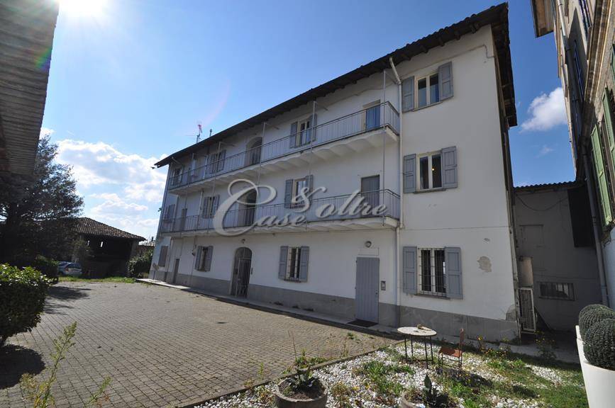 Palazzo / Stabile in vendita a Carimate, 20 locali, prezzo € 500.000 | PortaleAgenzieImmobiliari.it
