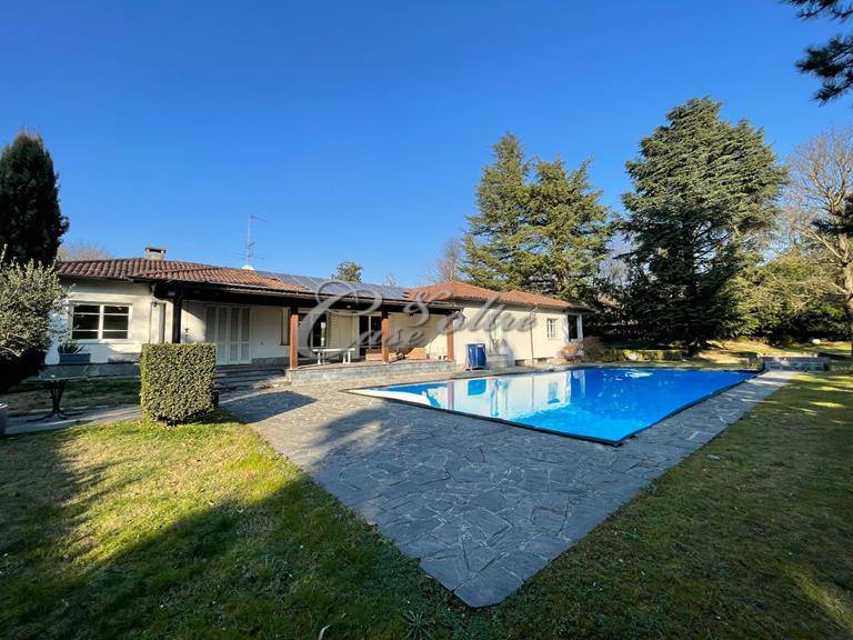 Villa in vendita a Carimate, 10 locali, zona Località: Chiocciola, prezzo € 950.000 | PortaleAgenzieImmobiliari.it