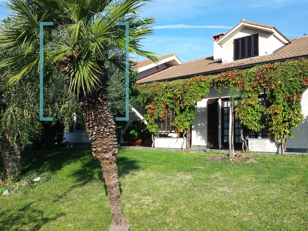 Villa in vendita a Ortovero, 8 locali, Trattative riservate | CambioCasa.it
