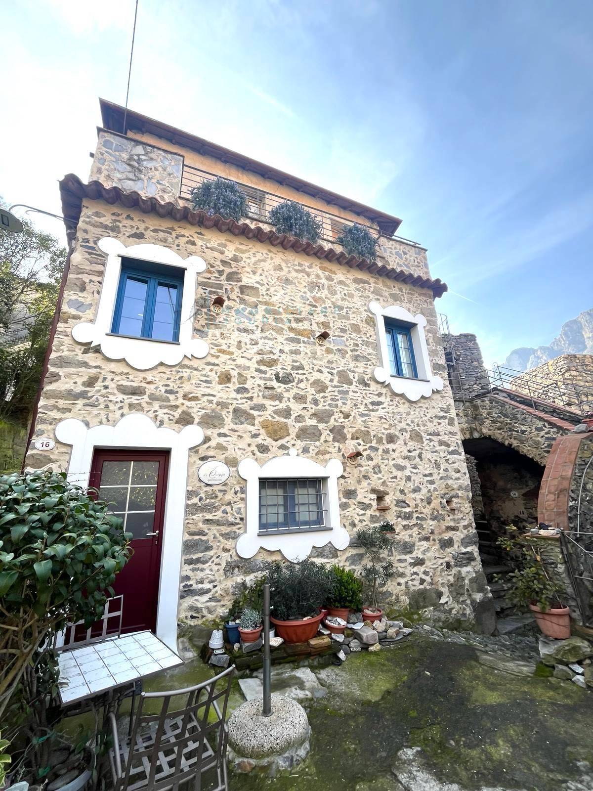 Rustico / Casale in vendita a Castelbianco, 6 locali, zona llo, prezzo € 420.000 | PortaleAgenzieImmobiliari.it