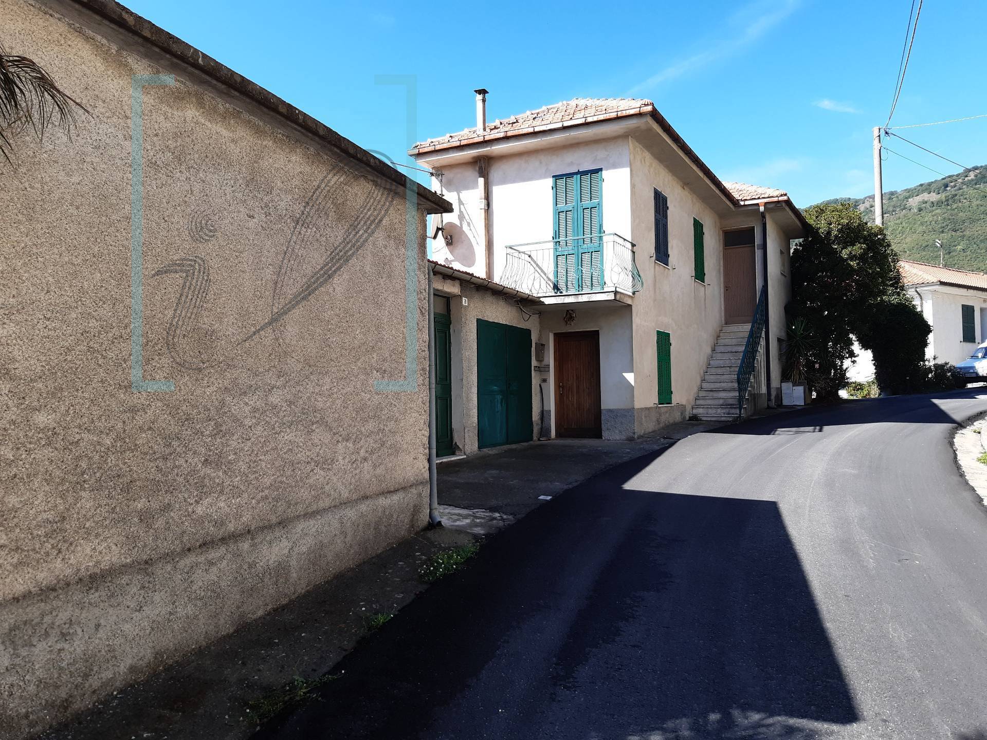 Soluzione Indipendente in vendita a Borghetto d'Arroscia, 11 locali, zona Zona: Gazzo, prezzo € 72.000 | CambioCasa.it