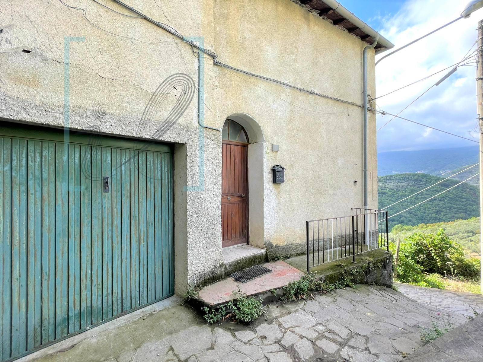 Rustico / Casale in vendita a Borghetto d'Arroscia, 7 locali, zona hetta, prezzo € 48.000 | PortaleAgenzieImmobiliari.it