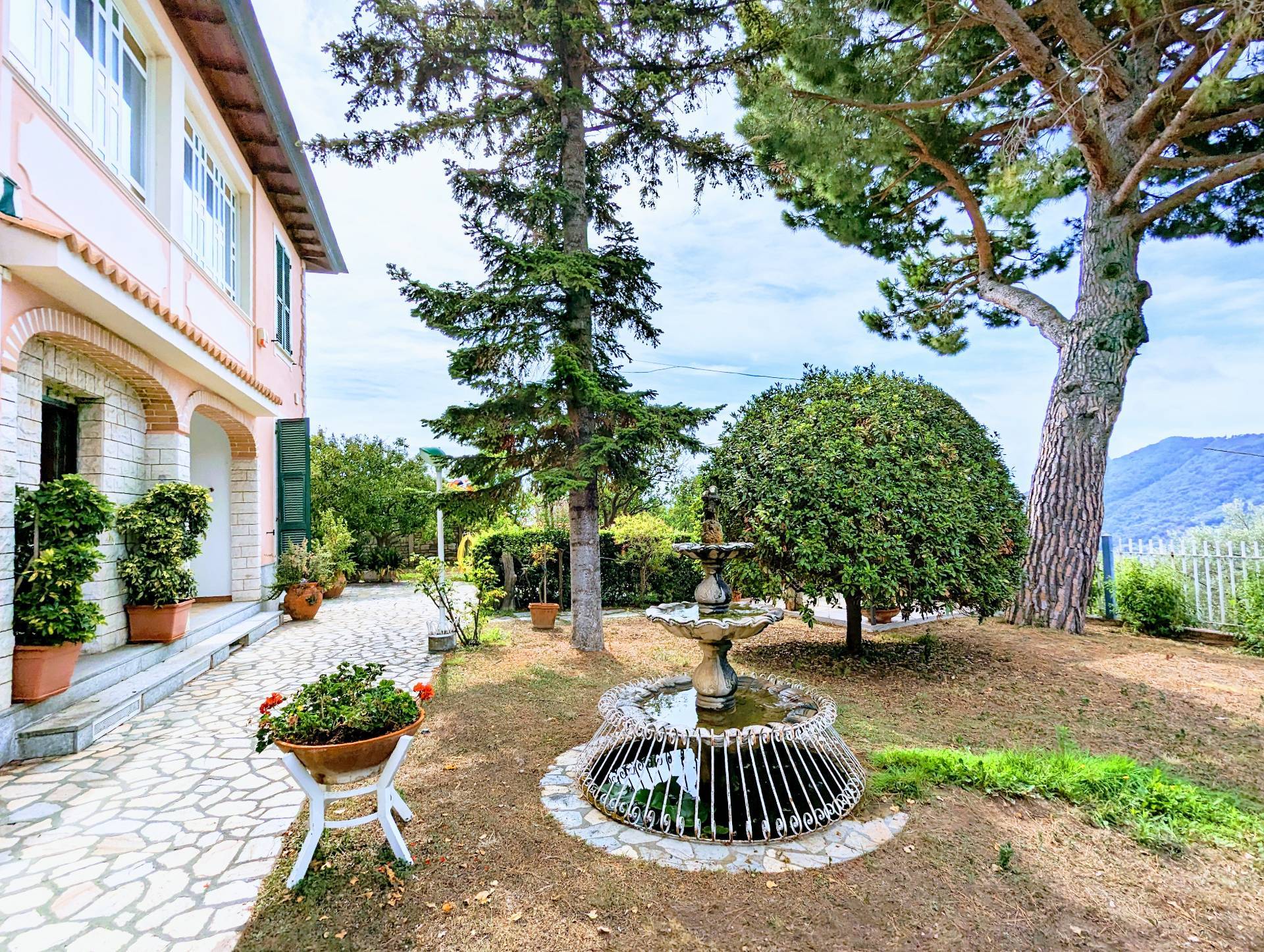 Villa in vendita a Alassio, 6 locali, zona io, prezzo € 1.000.000 | PortaleAgenzieImmobiliari.it