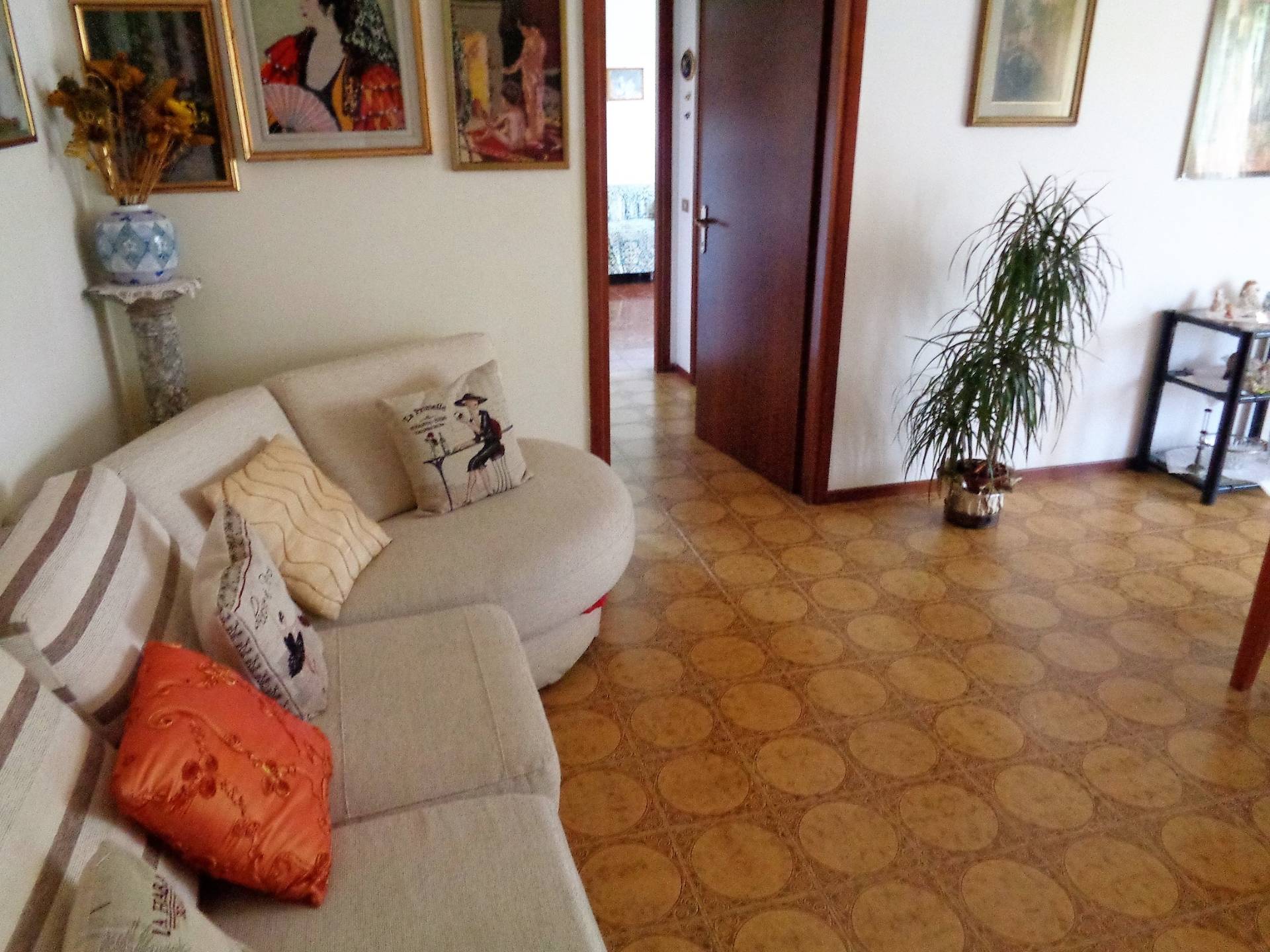 Appartamento in vendita a Vedano Olona, 3 locali, prezzo € 105.000 | PortaleAgenzieImmobiliari.it