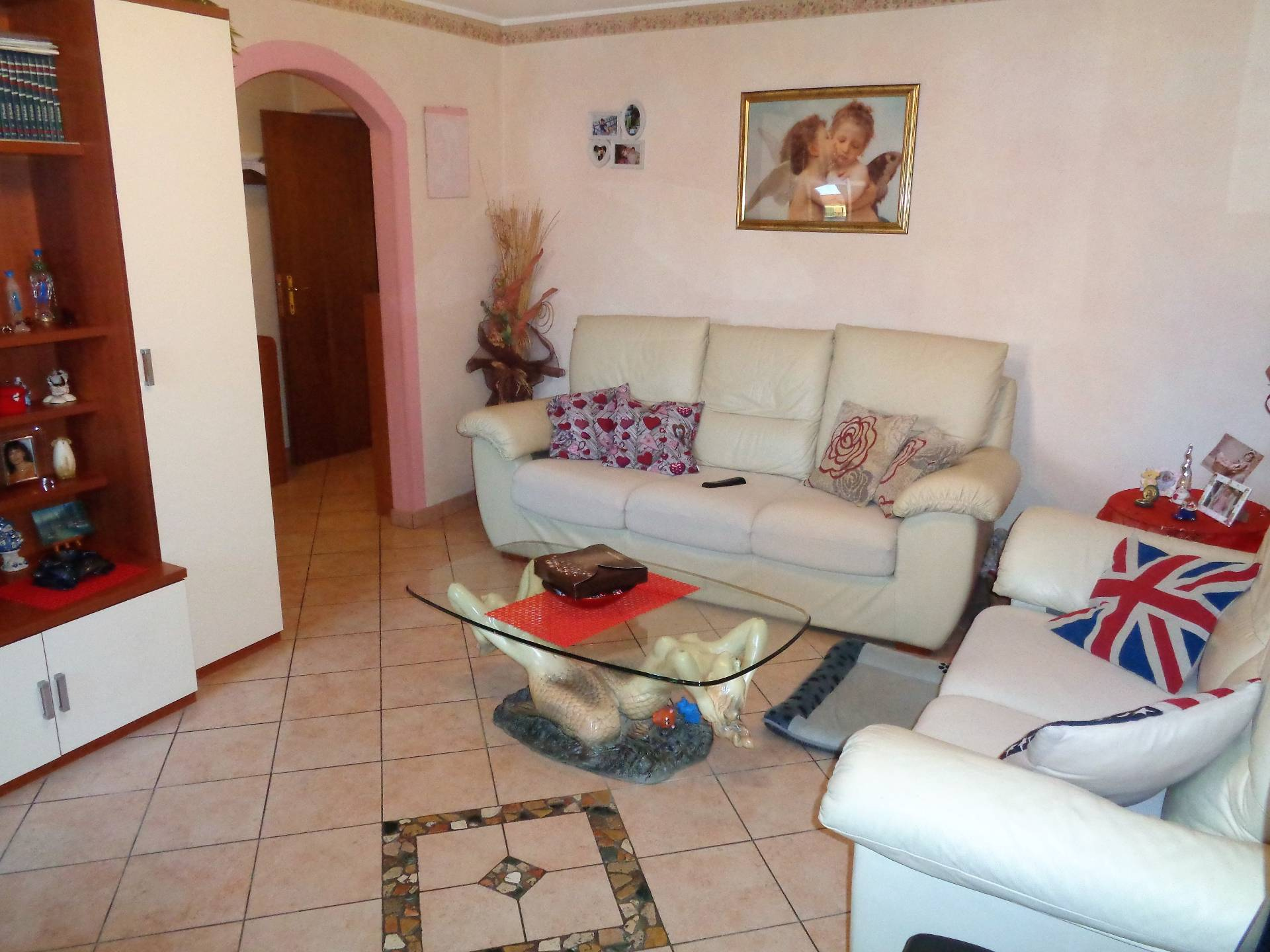 Appartamento in vendita a Malnate, 3 locali, zona Località: Centro, prezzo € 85.000 | PortaleAgenzieImmobiliari.it