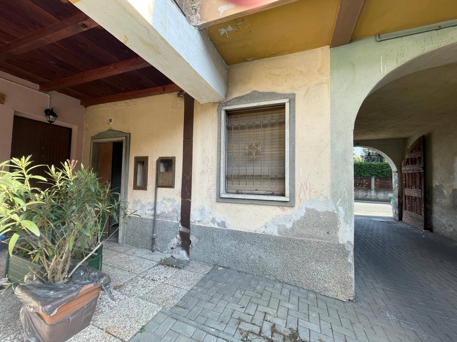 Rustico / Casale in vendita a Malnate, 3 locali, zona ne, prezzo € 35.000 | PortaleAgenzieImmobiliari.it