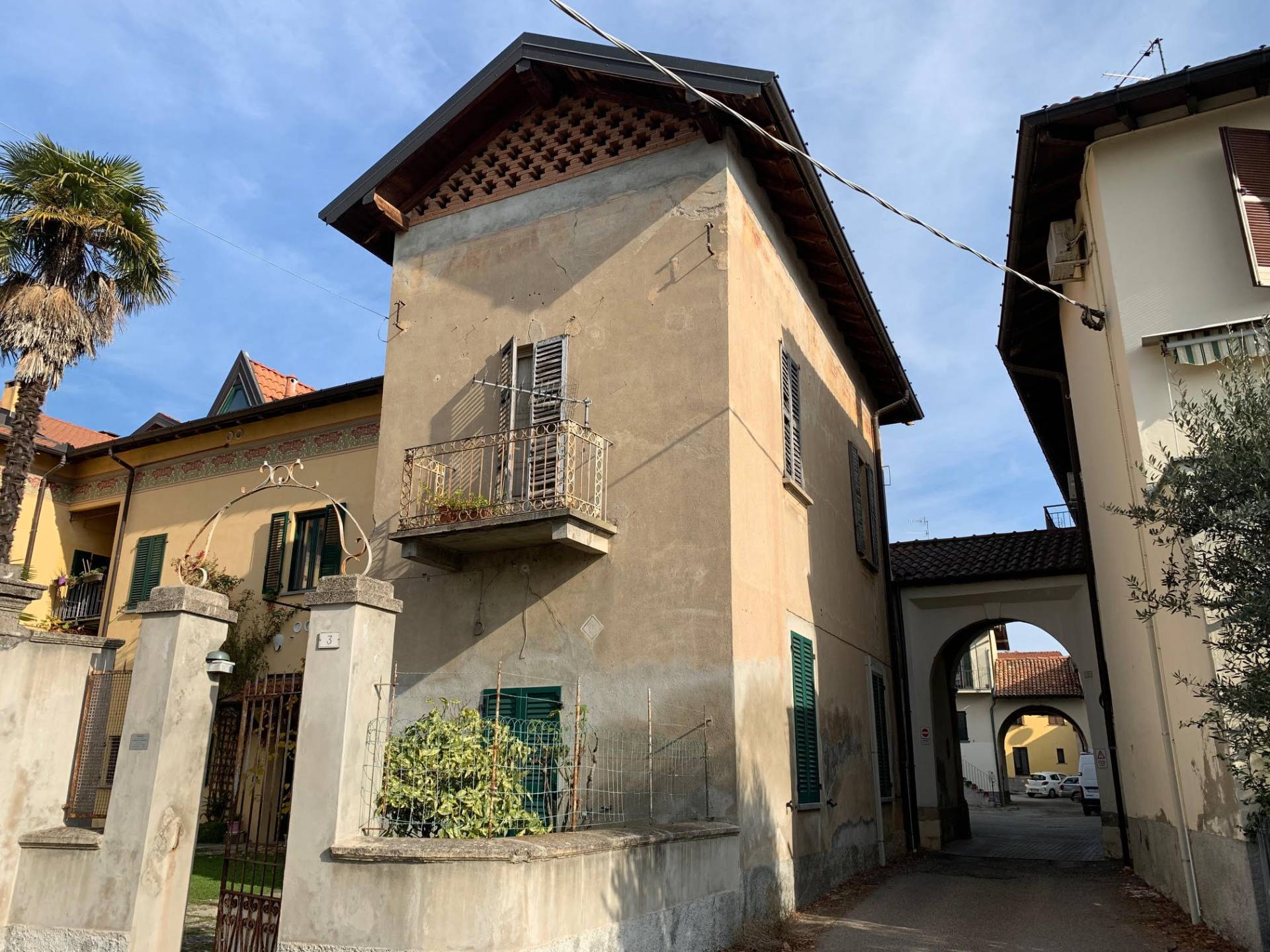 Rustico / Casale in vendita a Malnate, 4 locali, zona ra, prezzo € 79.000 | PortaleAgenzieImmobiliari.it