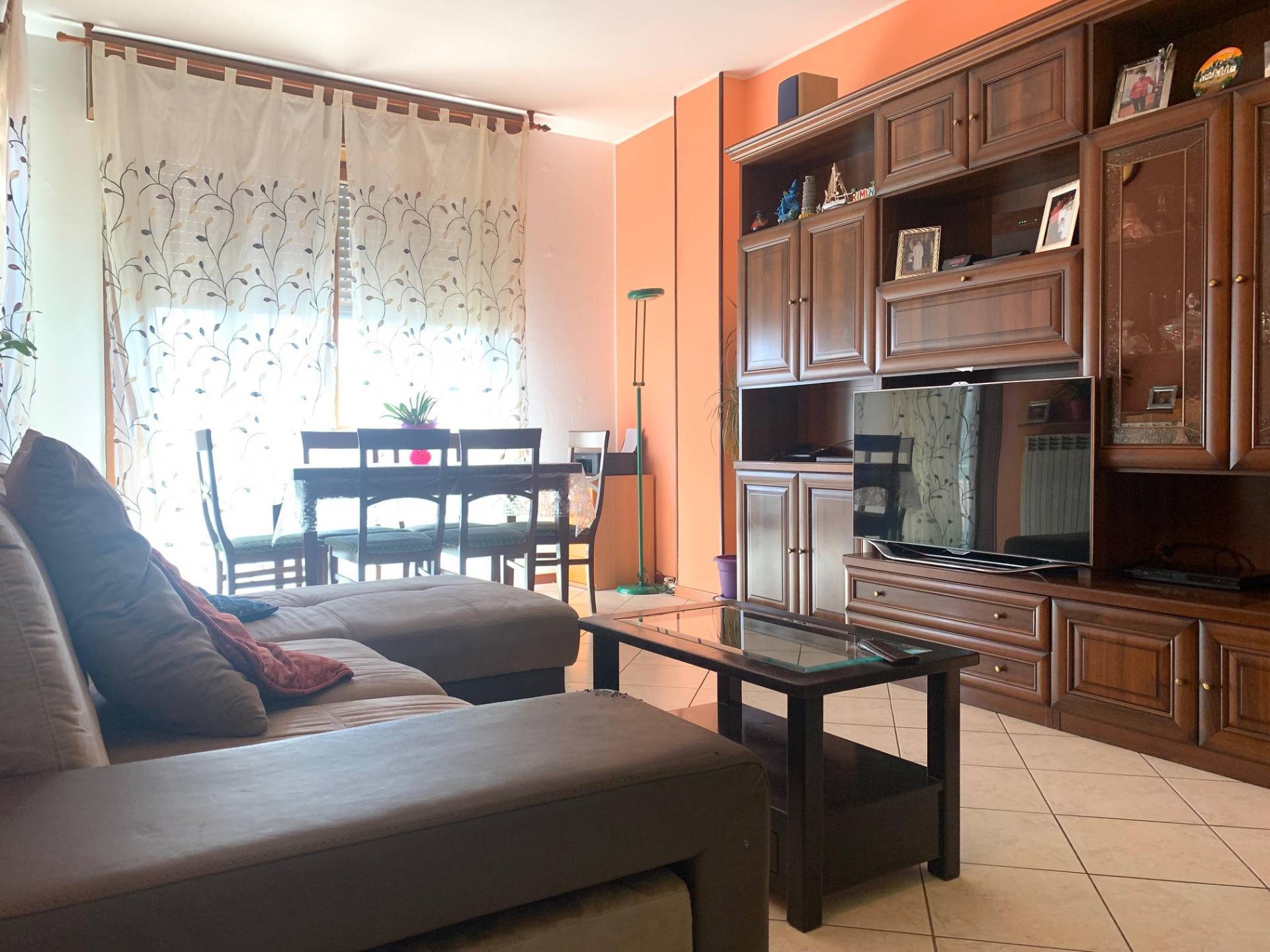 Appartamento in vendita a Vedano Olona, 3 locali, prezzo € 125.000 | PortaleAgenzieImmobiliari.it
