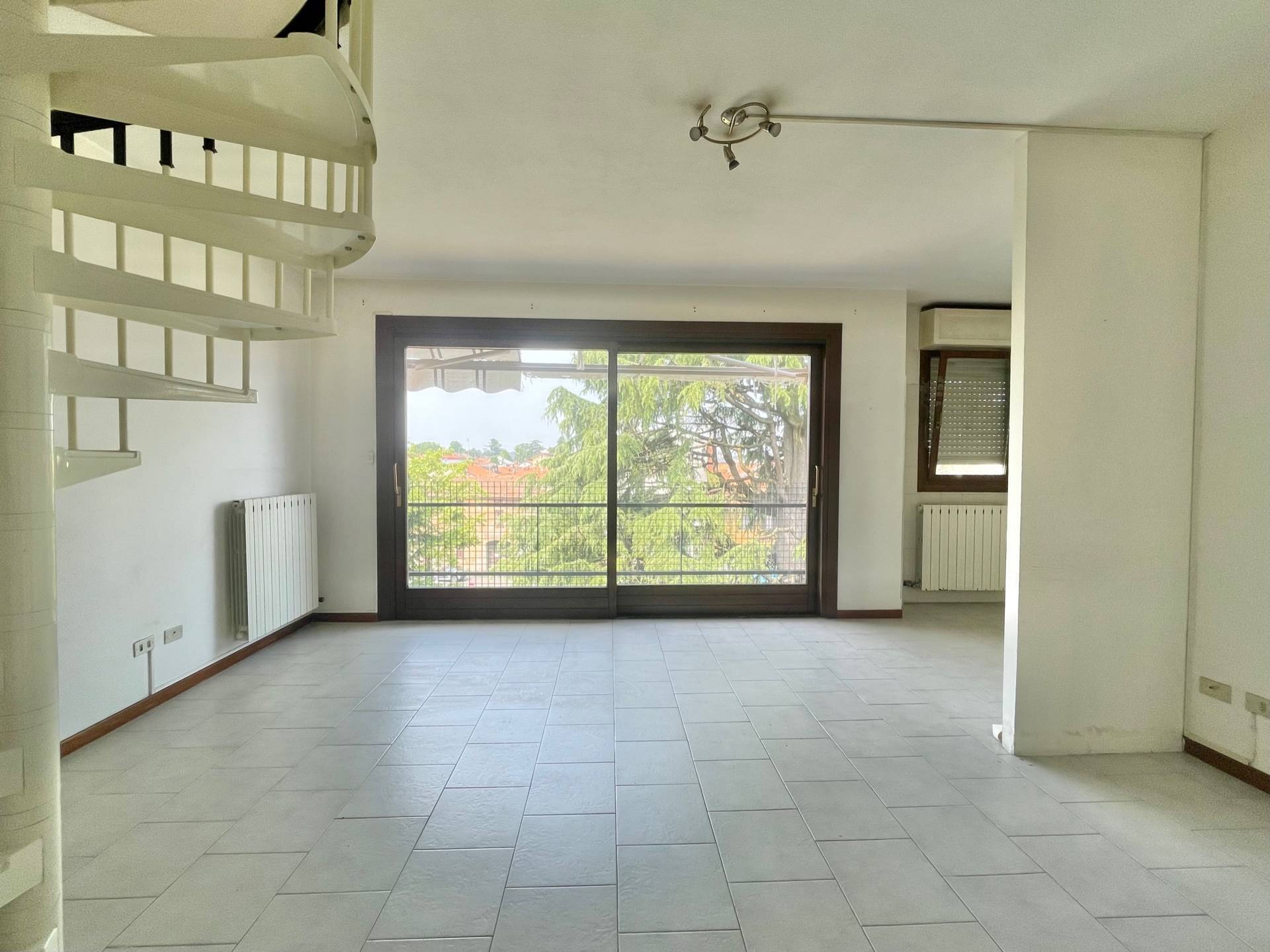 Appartamento in vendita a Vedano Olona, 3 locali, prezzo € 82.000 | PortaleAgenzieImmobiliari.it