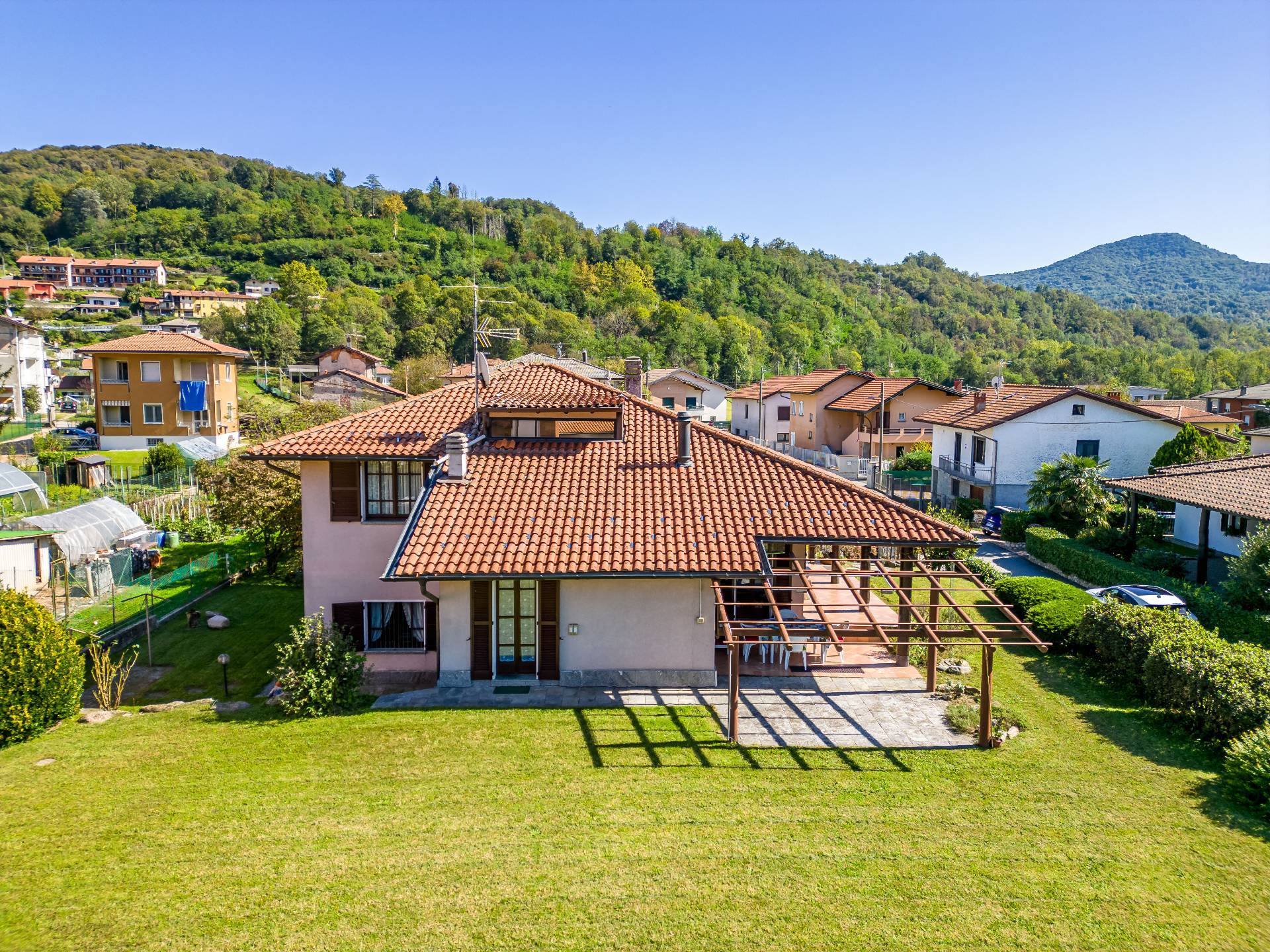 Villa in vendita a Grantola, 4 locali, prezzo € 365.000 | PortaleAgenzieImmobiliari.it