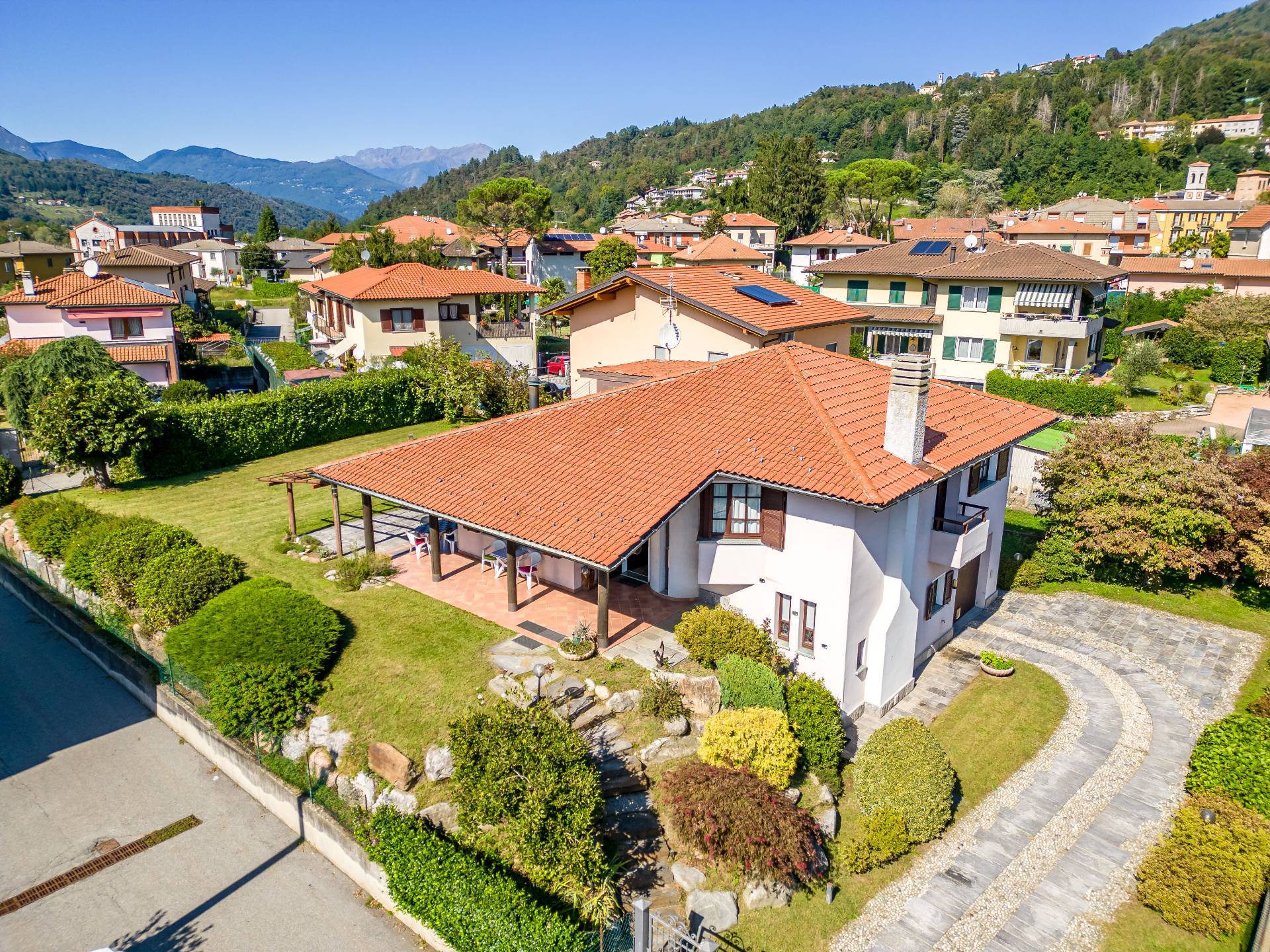 Villa in vendita a Grantola, 4 locali, prezzo € 365.000 | PortaleAgenzieImmobiliari.it