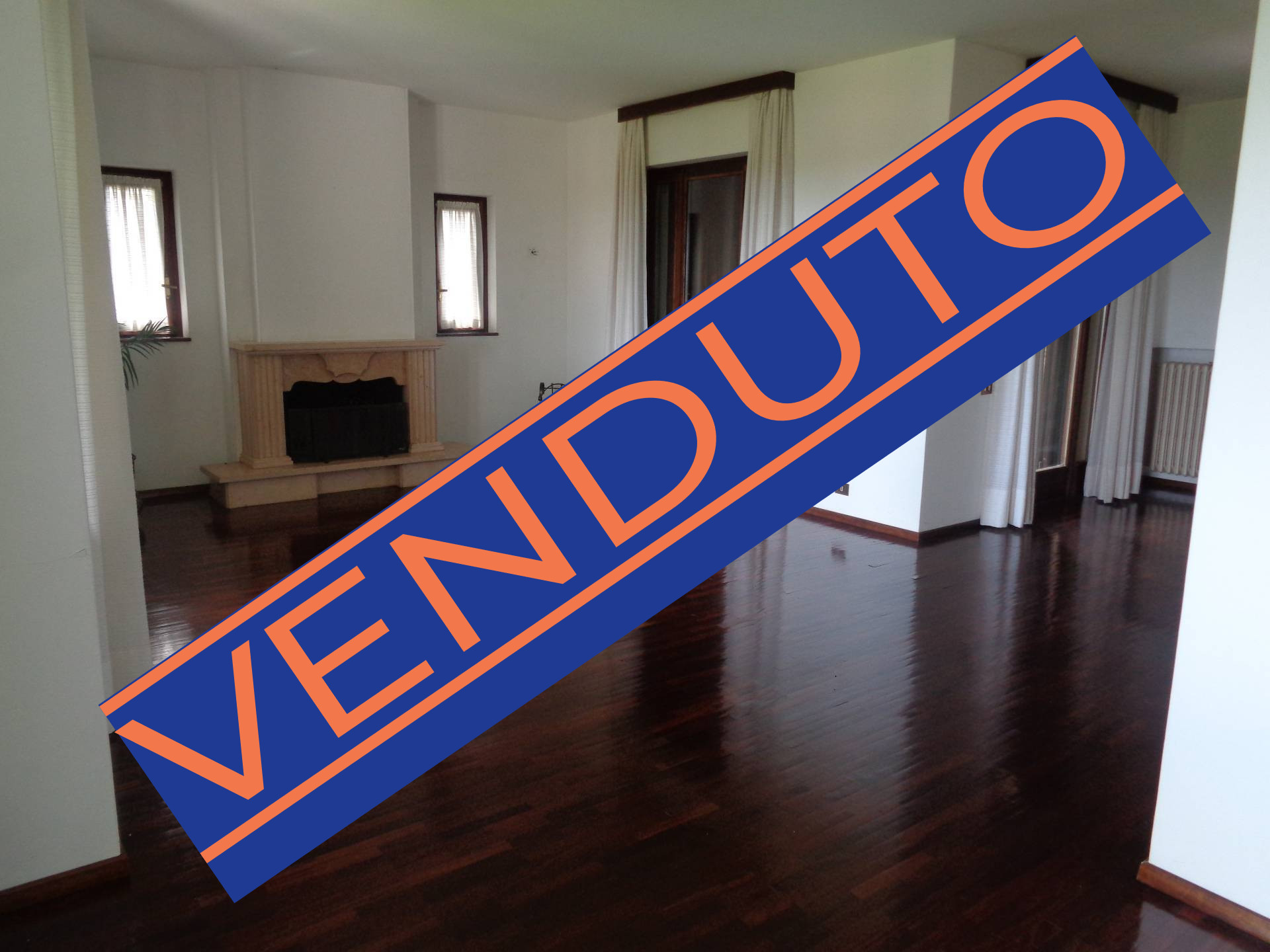 Villa in vendita a Saltrio, 5 locali, Trattative riservate | PortaleAgenzieImmobiliari.it