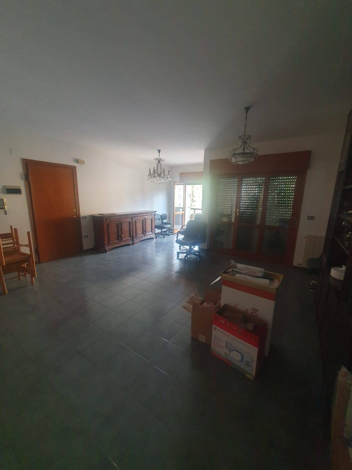 Appartamento in vendita a Teramo, 5 locali, zona Località: Stazione, prezzo € 200.000 | PortaleAgenzieImmobiliari.it