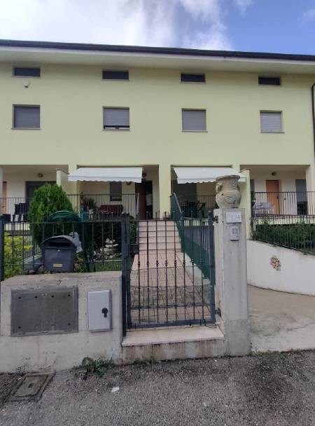 Villa a Schiera in vendita a Campli, 7 locali, zona rno, prezzo € 67.500 | PortaleAgenzieImmobiliari.it