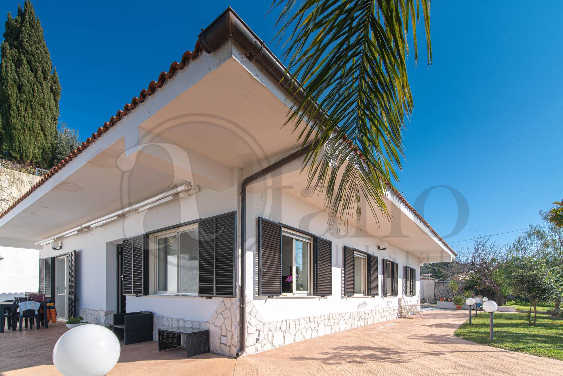 Villa in vendita a Gaeta, 7 locali, prezzo € 820.000 | CambioCasa.it