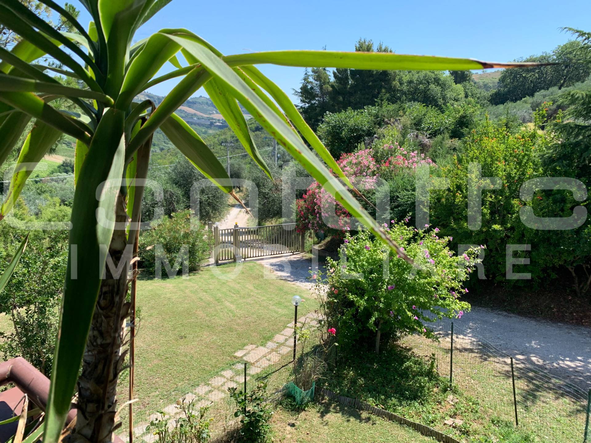 Villa in vendita a Acquaviva Picena, 16 locali, prezzo € 435.000 | PortaleAgenzieImmobiliari.it
