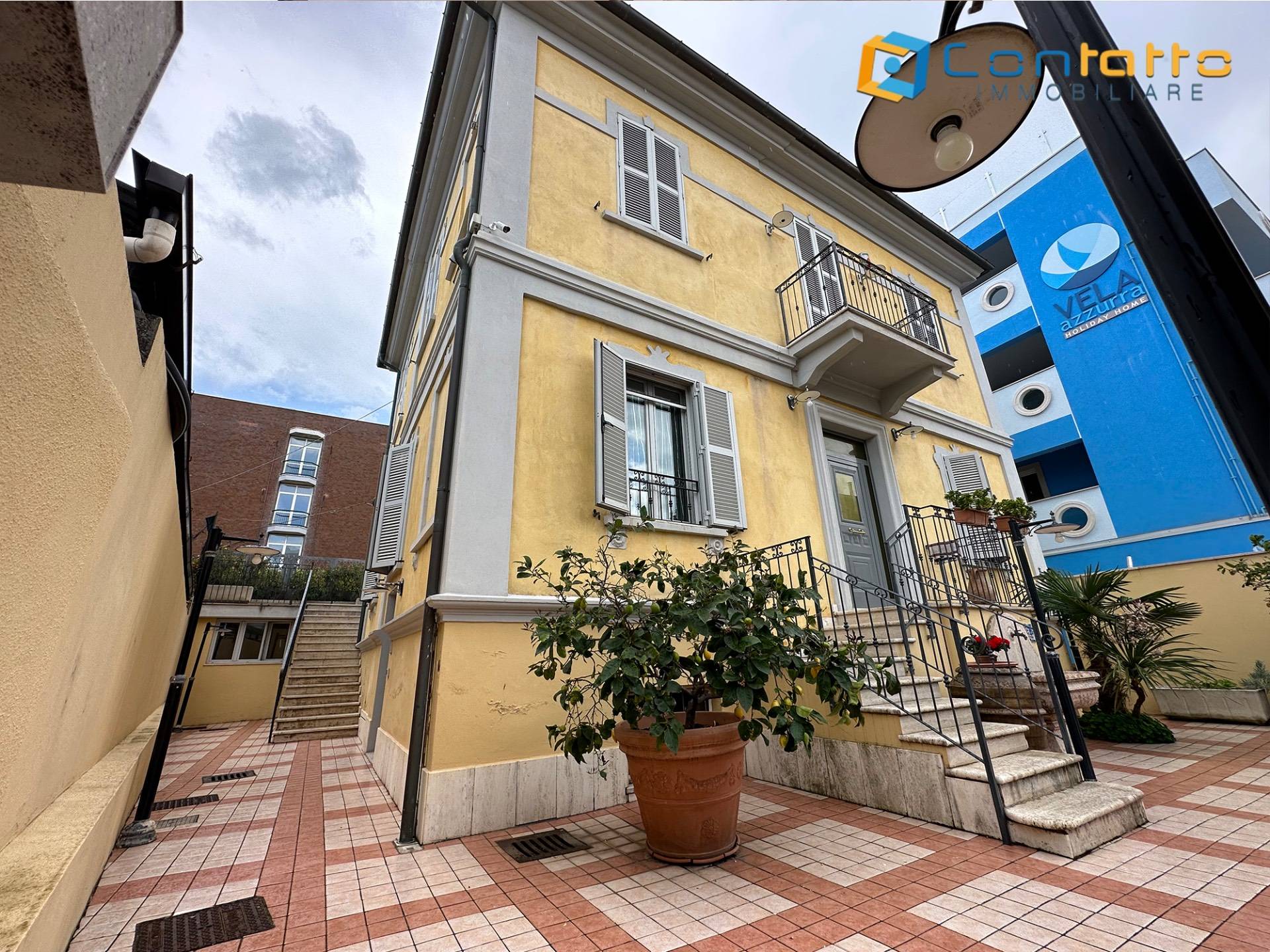 Villa in vendita a Grottammare, 8 locali, prezzo € 980.000 | PortaleAgenzieImmobiliari.it