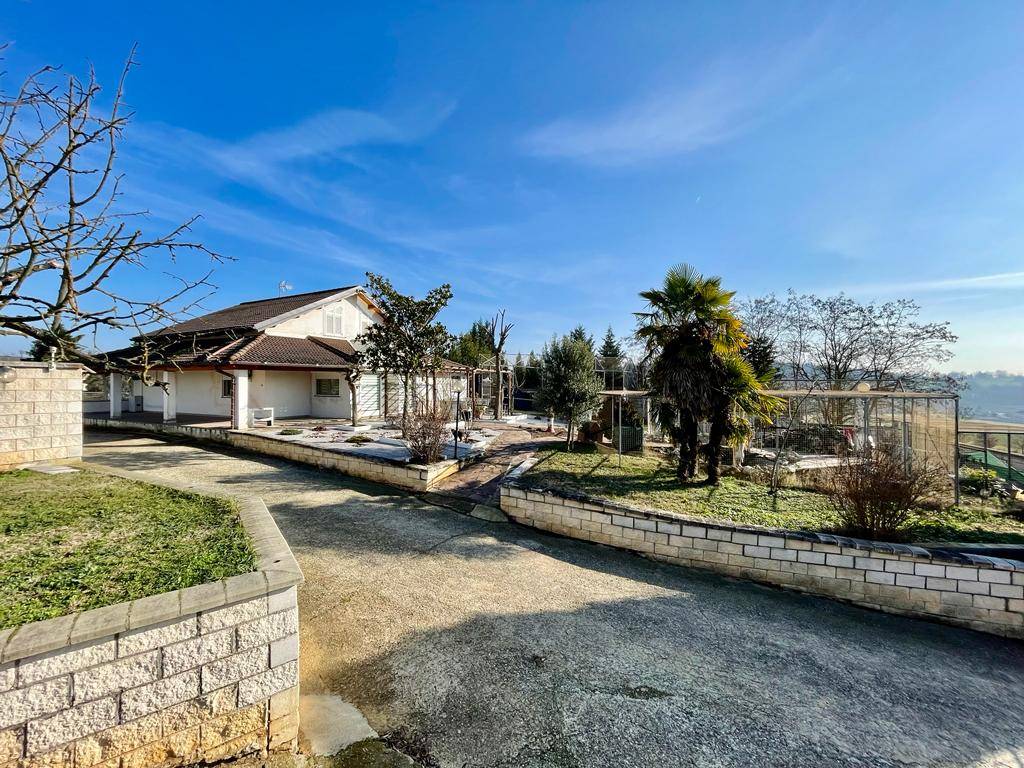 Villa in vendita a San Salvatore Monferrato, 16 locali, prezzo € 520.000 | PortaleAgenzieImmobiliari.it
