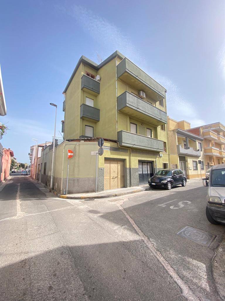 Appartamento in vendita a Quartu Sant'Elena, 4 locali, zona Località: Musicisti, prezzo € 100.000 | PortaleAgenzieImmobiliari.it