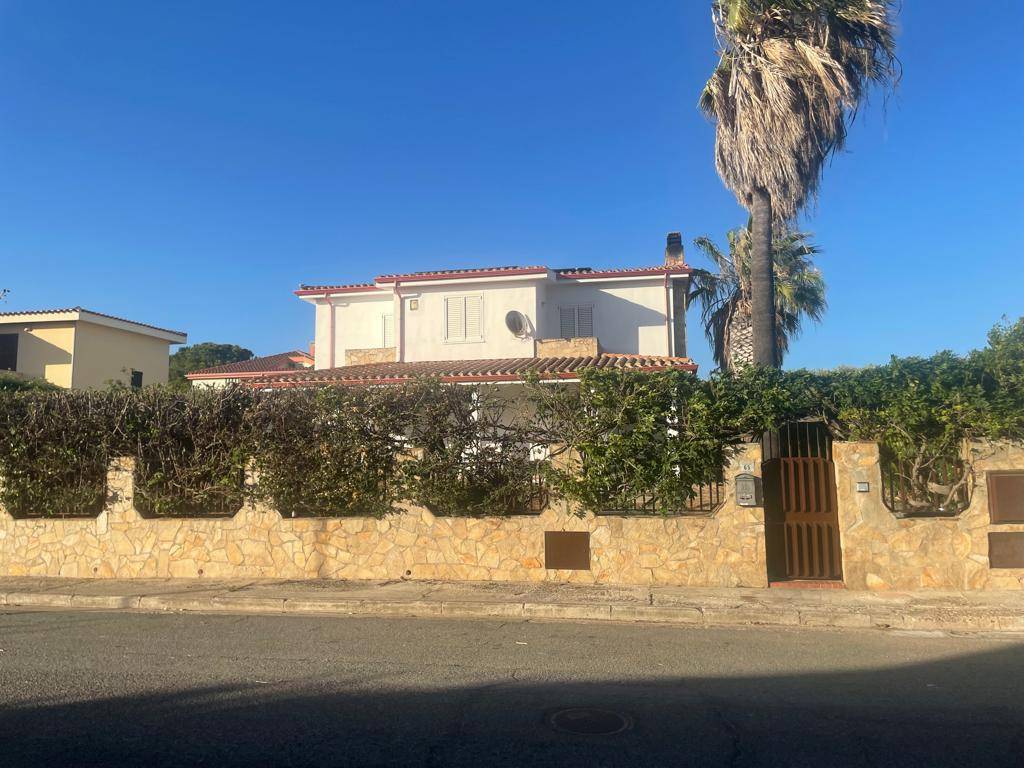 Villa in vendita a Quartu Sant'Elena, 7 locali, zona Località: Litorale, prezzo € 490.000 | PortaleAgenzieImmobiliari.it