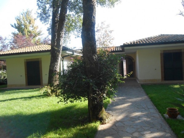 Villa in vendita a Cisterna di Latina, 10 locali, prezzo € 360.000 | PortaleAgenzieImmobiliari.it