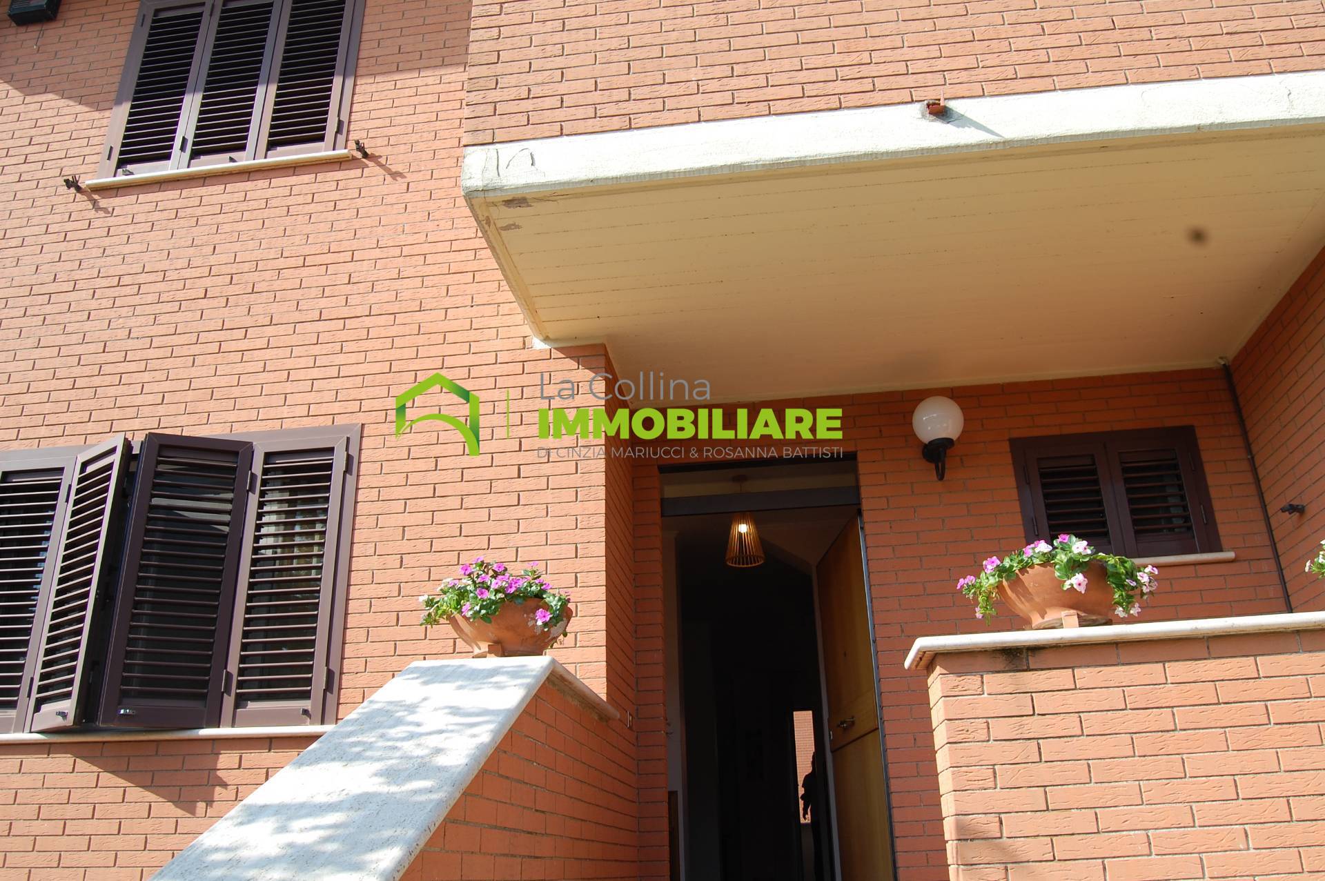 Villa Bifamiliare in vendita a Cisterna di Latina, 7 locali, prezzo € 260.000 | PortaleAgenzieImmobiliari.it