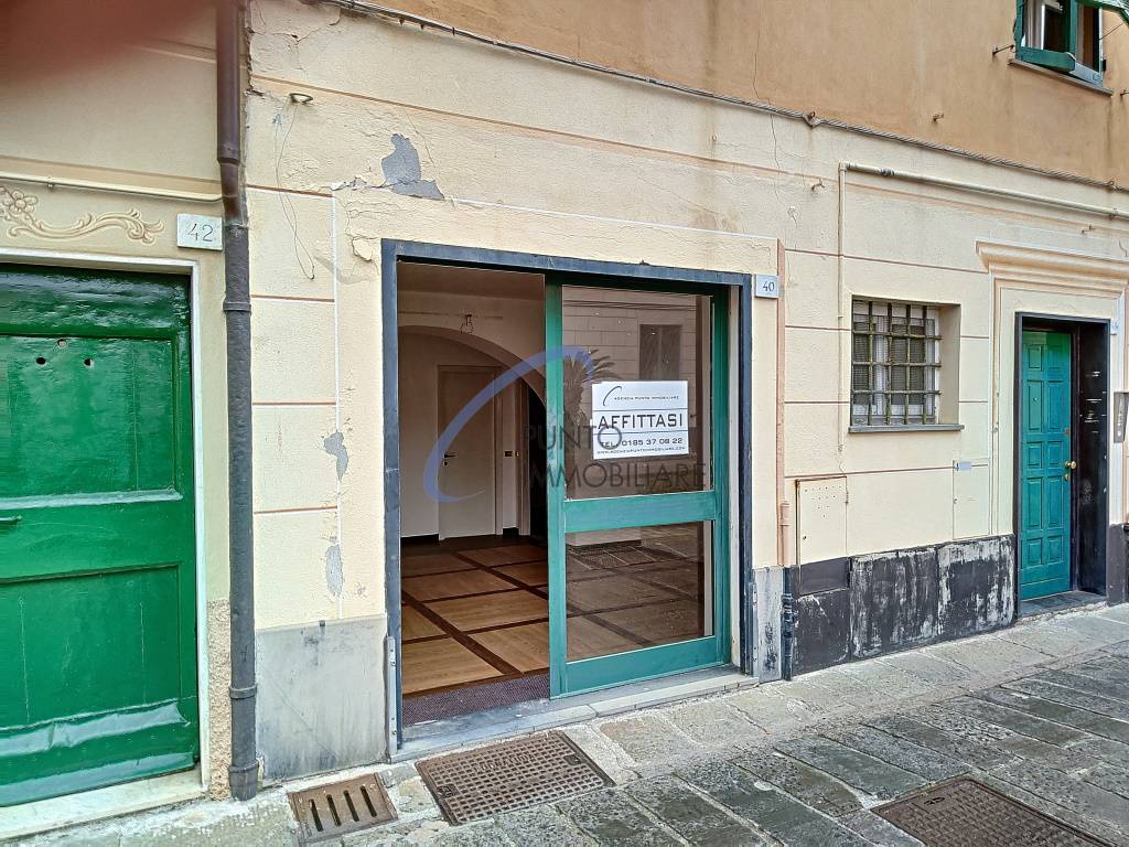 Negozio / Locale in affitto a Chiavari, 9999 locali, zona Località: Centro, prezzo € 500 | CambioCasa.it