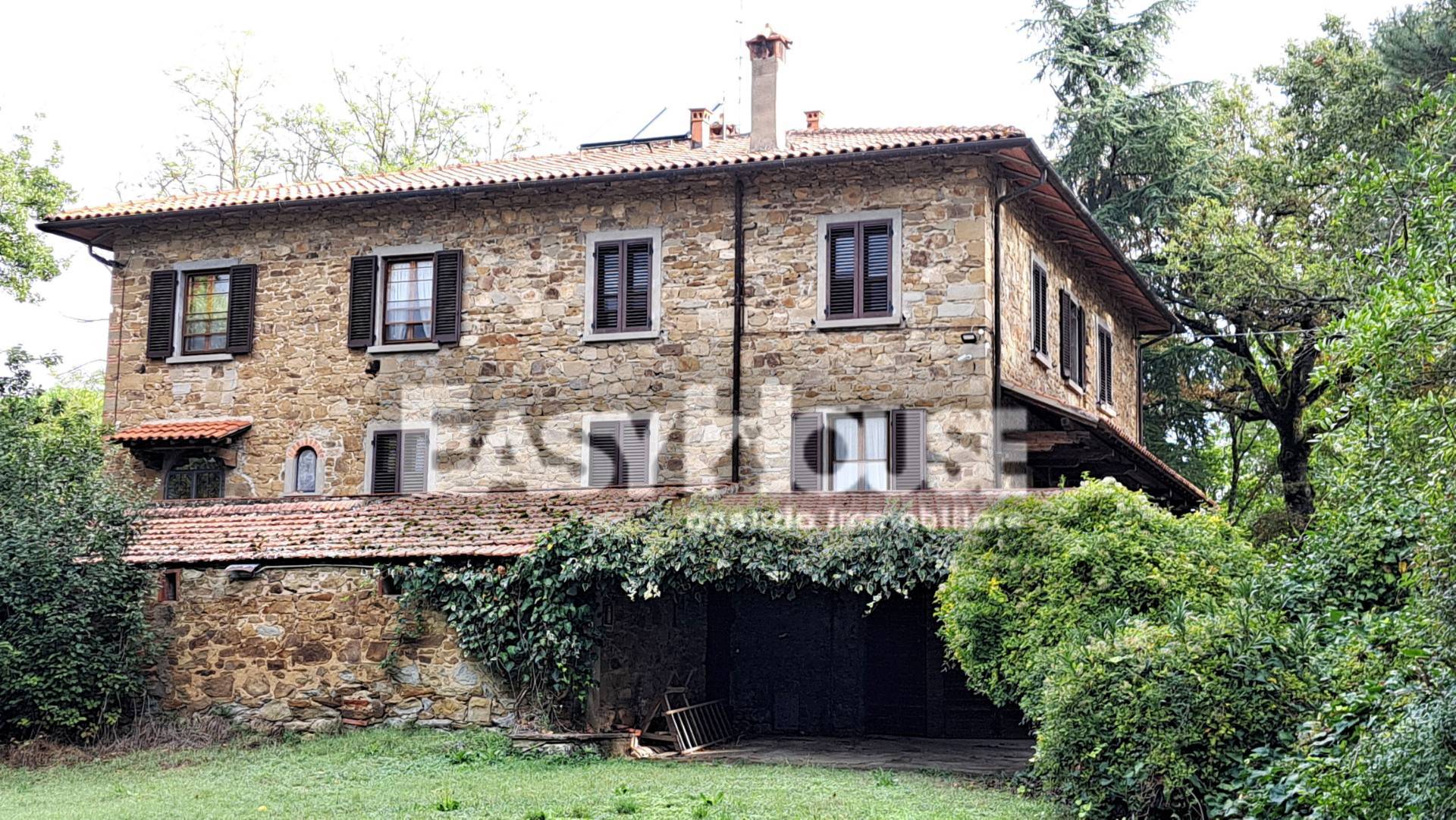 Rustico / Casale in vendita a Arezzo, 15 locali, zona Località: PonteBuriano-Cincelli, prezzo € 480.000 | PortaleAgenzieImmobiliari.it
