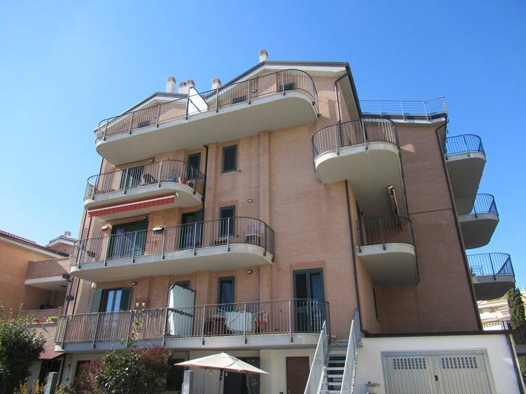 Appartamento in vendita a Spoltore, 6 locali, zona Località: CENTRO, prezzo € 158.000 | PortaleAgenzieImmobiliari.it