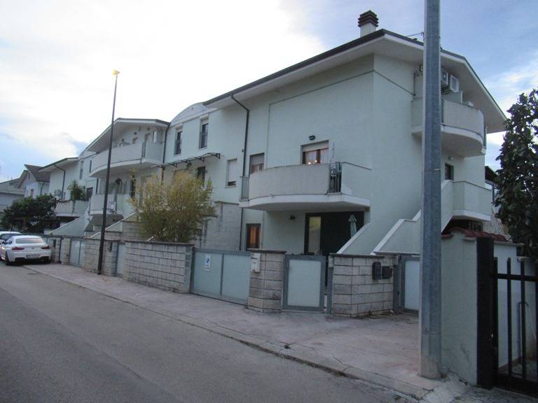Villa a Schiera in vendita a Pescara, 4 locali, zona Località: ZonaTiburtina, prezzo € 159.000 | PortaleAgenzieImmobiliari.it