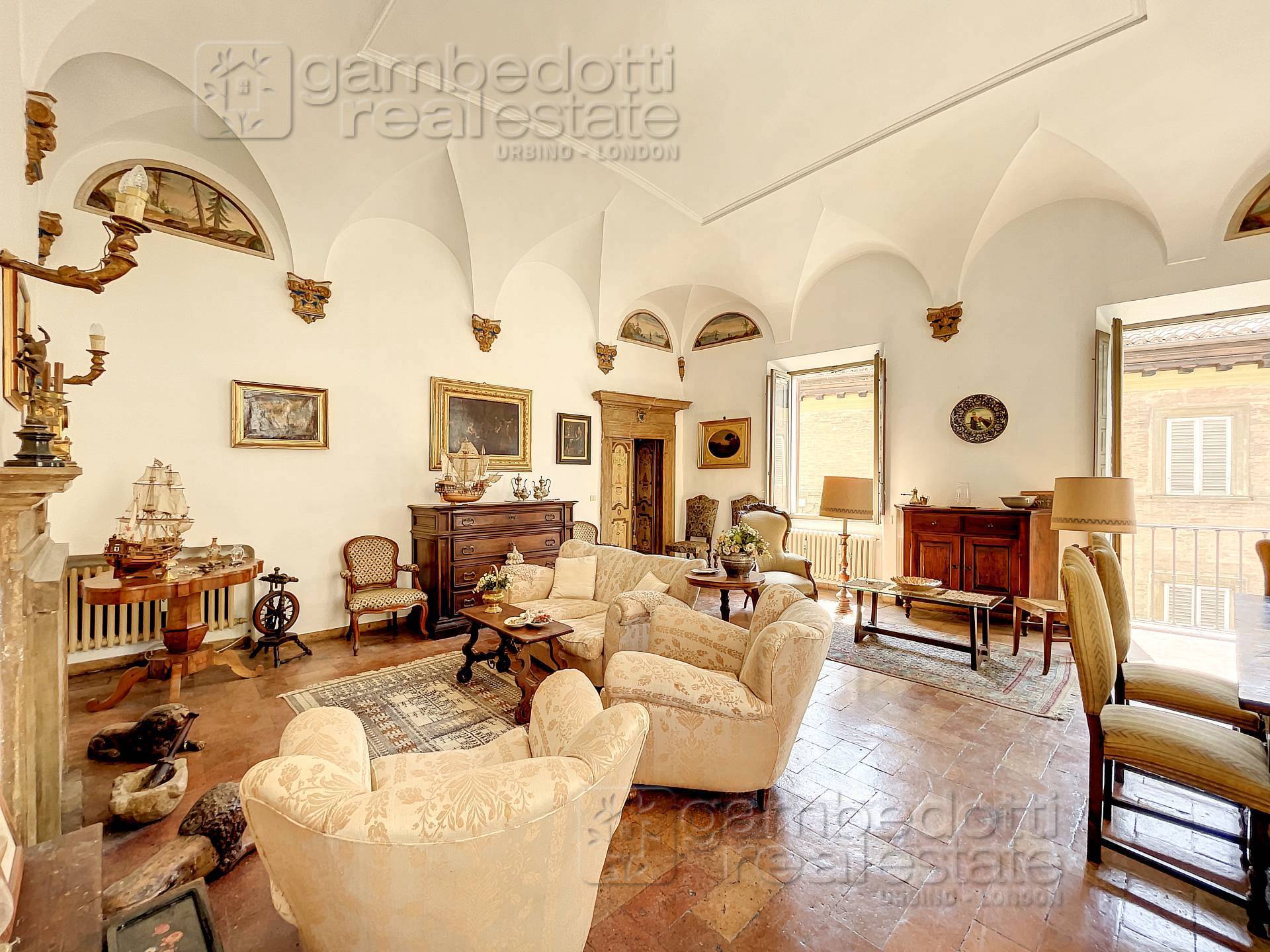 Appartamento in vendita a Urbino, 13 locali, zona Località: CentroStorico, prezzo € 749.000 | PortaleAgenzieImmobiliari.it