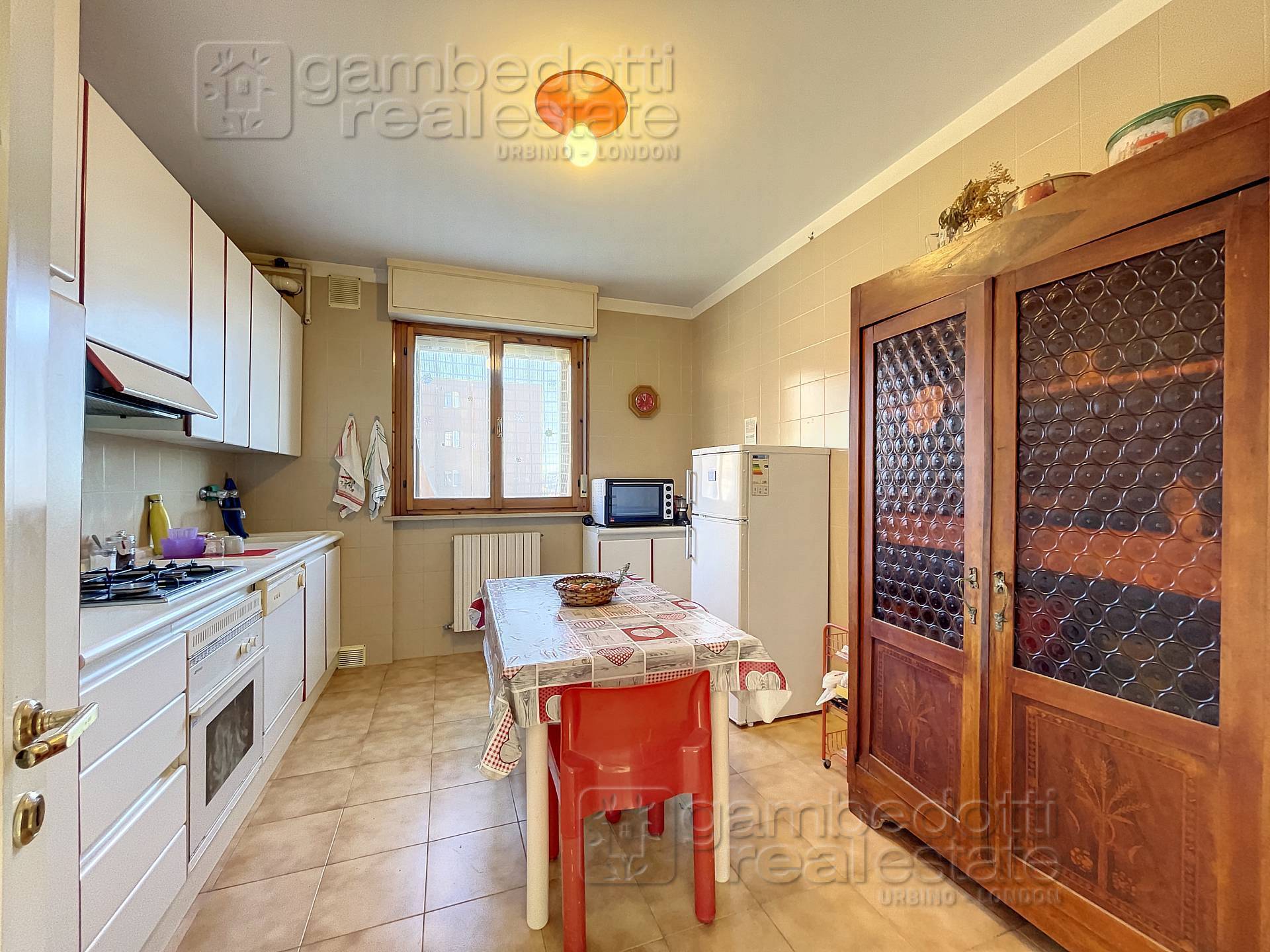 Appartamento in vendita a Urbino, 4 locali, zona aferro, prezzo € 139.000 | PortaleAgenzieImmobiliari.it
