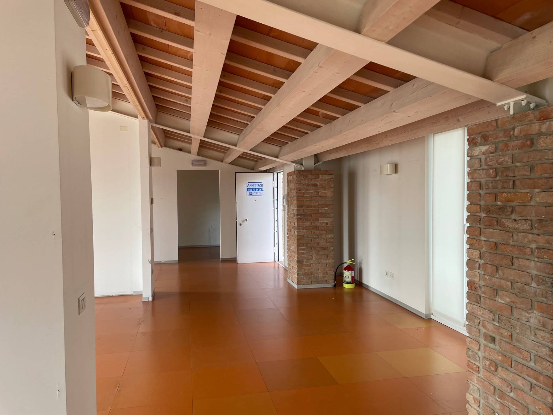Ufficio / Studio in affitto a Padova, 9999 locali, zona Nord (Arcella, S.Carlo, Pontevigodarzere), prezzo € 1.600 | PortaleAgenzieImmobiliari.it