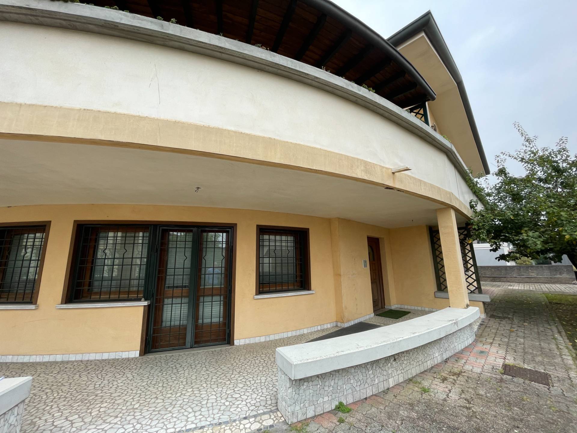 Appartamento in vendita a Villa del Conte, 7 locali, prezzo € 130.000 | PortaleAgenzieImmobiliari.it