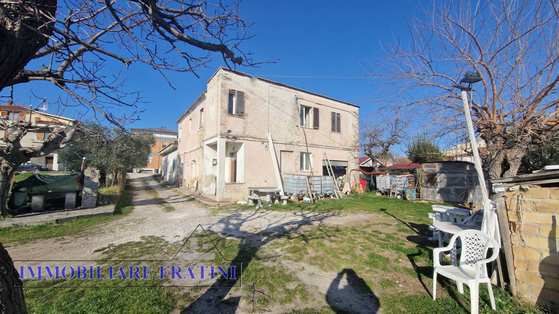 Rustico / Casale in vendita a Sant'Egidio alla Vibrata, 5 locali, prezzo € 100.000 | PortaleAgenzieImmobiliari.it