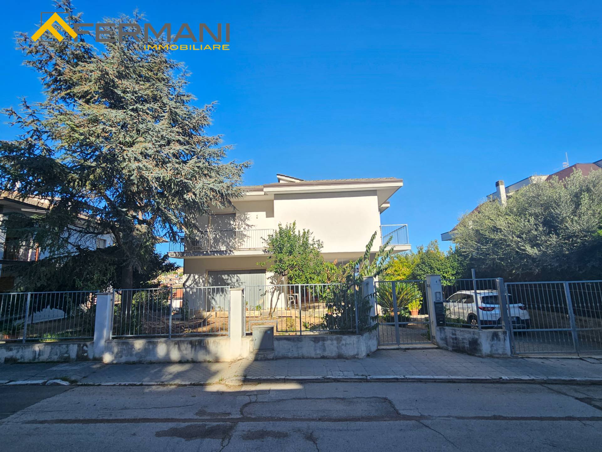 Villa in vendita a San Benedetto del Tronto, 7 locali, prezzo € 680.000 | PortaleAgenzieImmobiliari.it