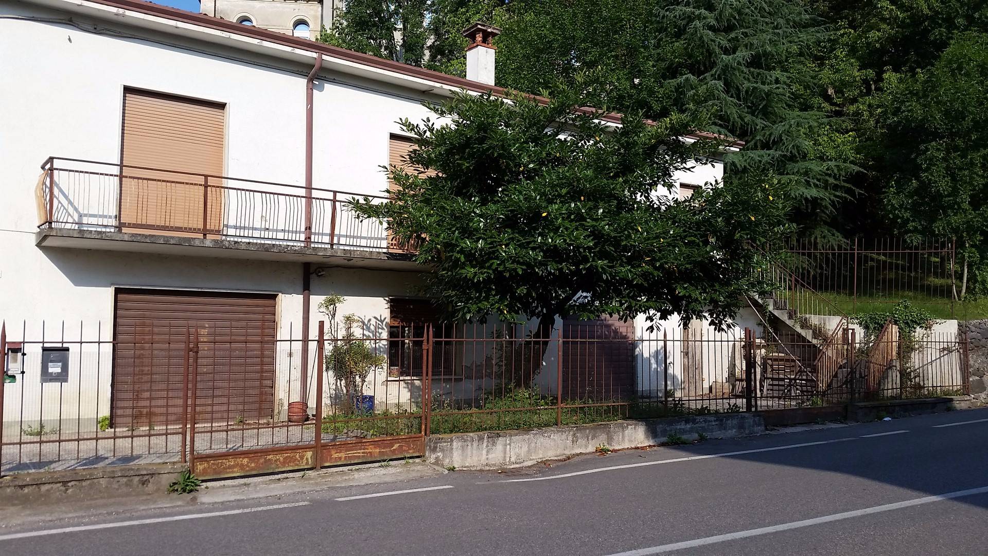 Soluzione Indipendente in vendita a Montecchia di Crosara, 7 locali, prezzo € 150.000 | CambioCasa.it