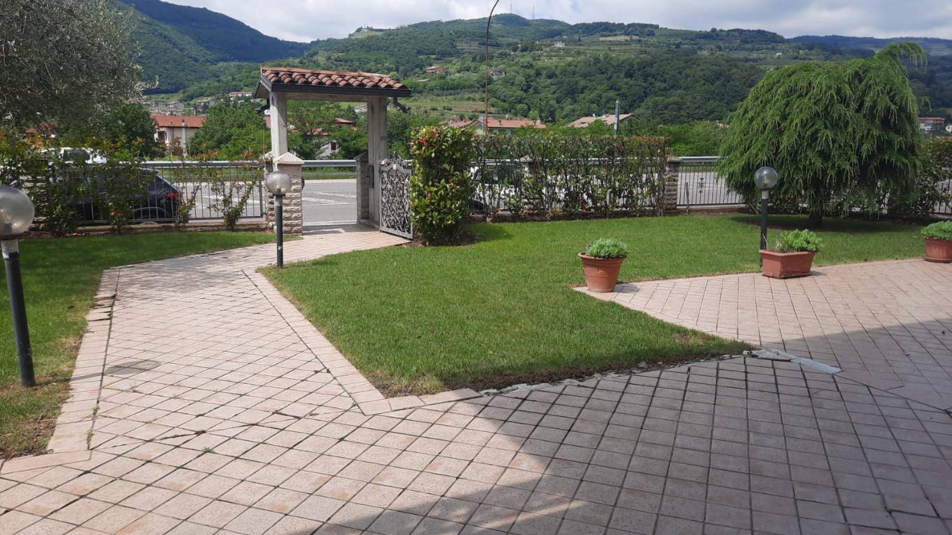 Appartamento in vendita a Montecchia di Crosara, 5 locali, prezzo € 180.000 | CambioCasa.it